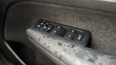 Volvo XC40 2.0 B4P Plus Dark 5dr Auto Petrol Estate